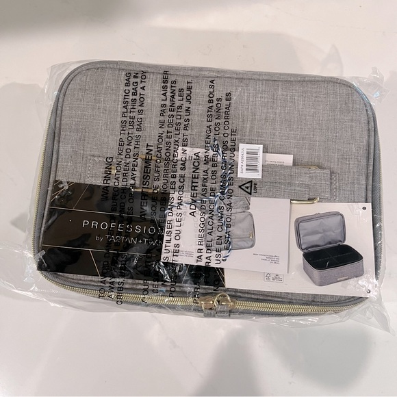 Professionista Gray Train Case With Adjustable Dividers - Picture 6 of 7